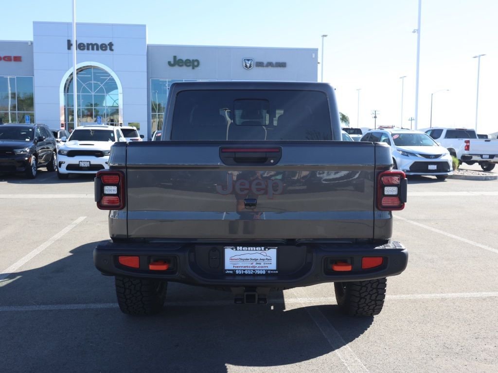 New 2026 Granite Crystal Metallic Clear-Coat Exterior Paint Jeep Mojave image 4