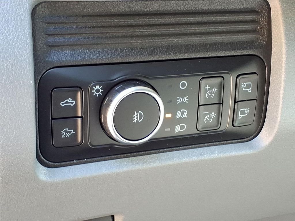 New 2027 Agate Black Metallic Ford F-250® XLT image 23