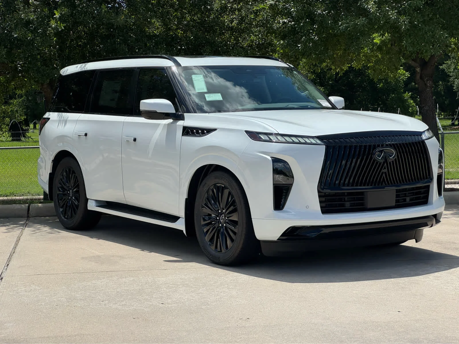 New 2026 RADIANT WHITE INFINITI Luxe 2WD image 2