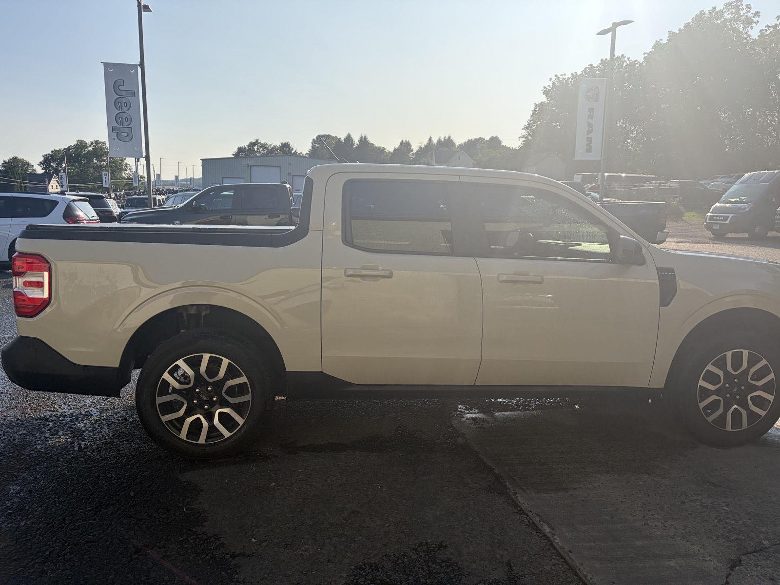 Used 2024 Terrain Ford LARIAT image 9