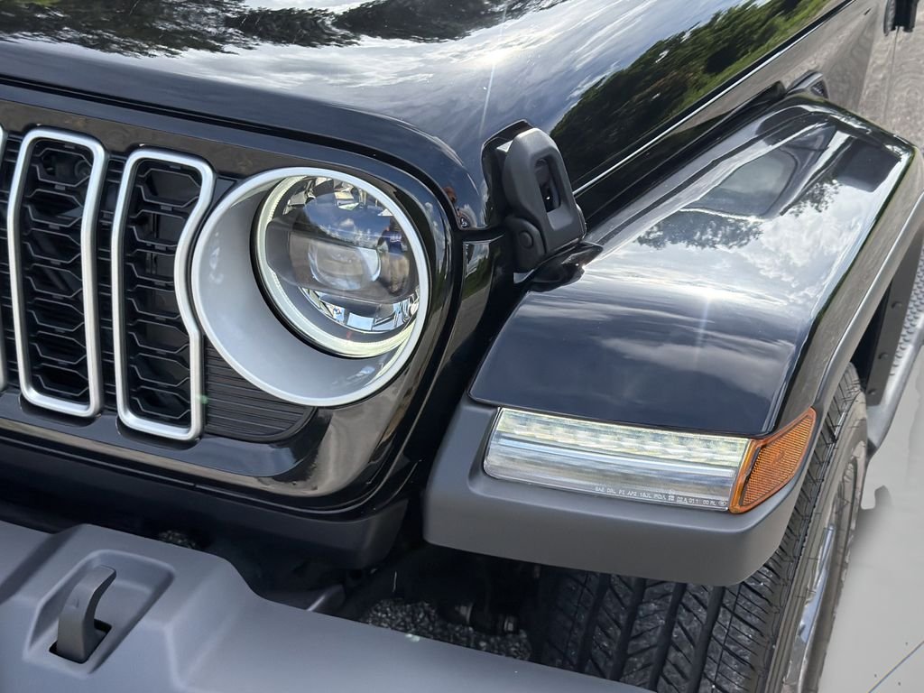 2025 Jeep Wrangler 4-Door Sahara - Photo 40