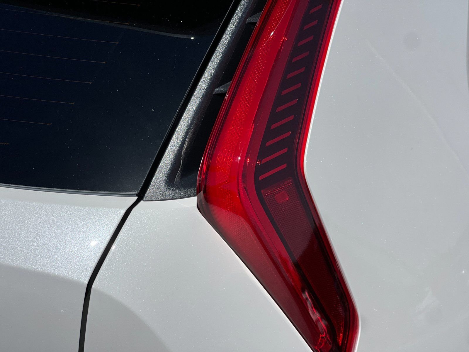 New 2026 Snow White Pearl Kia EX image 33