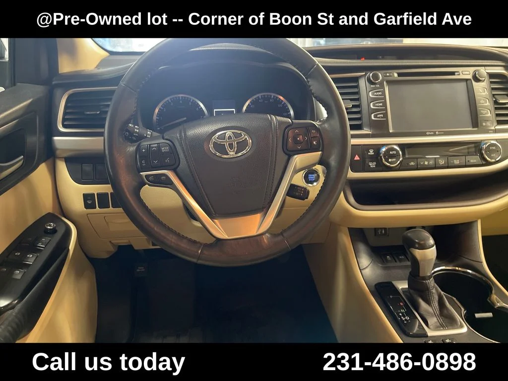 Used 2015  Toyota XLE V6 image 17