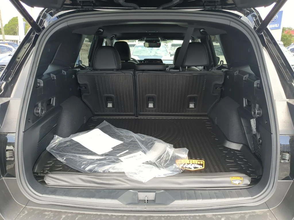 New 2026 CRYSTAL BLACK SILICA Subaru Wilderness image 9