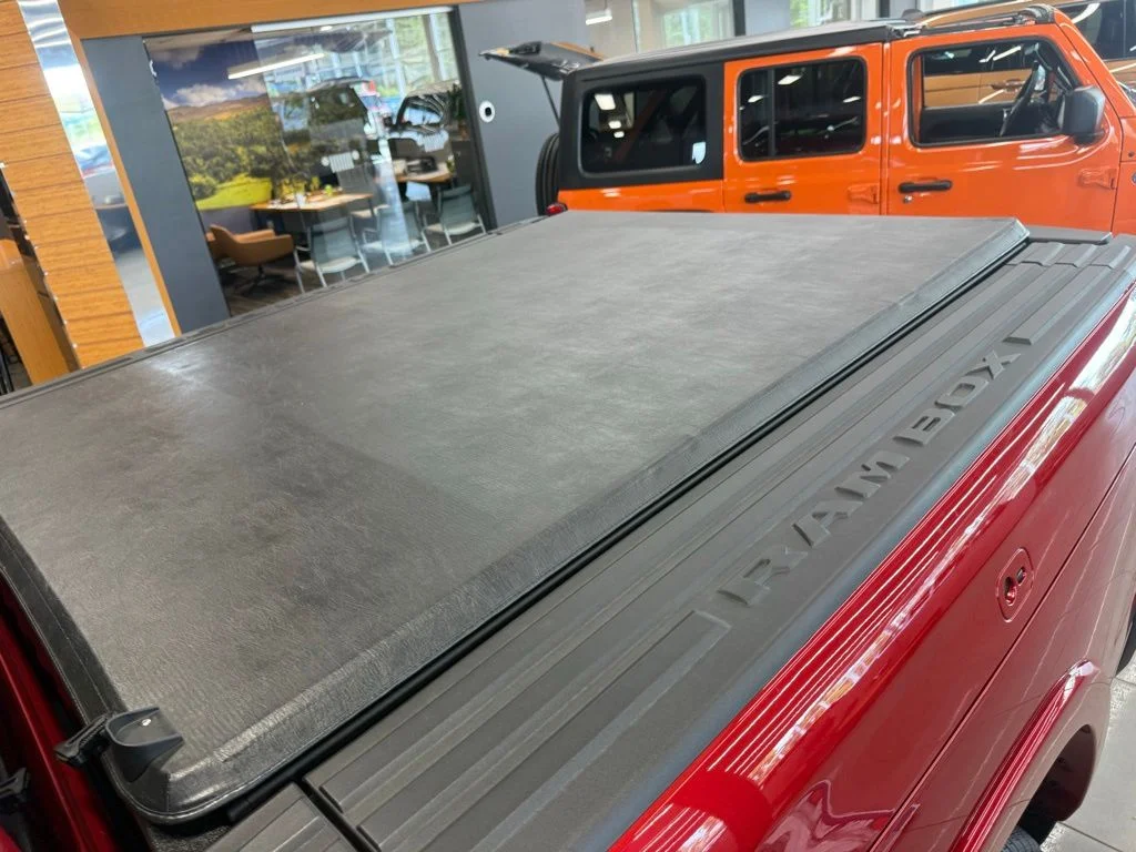 New 2026 Molten Red Pearl-Coat Exterior Paint RAM Limited image 49