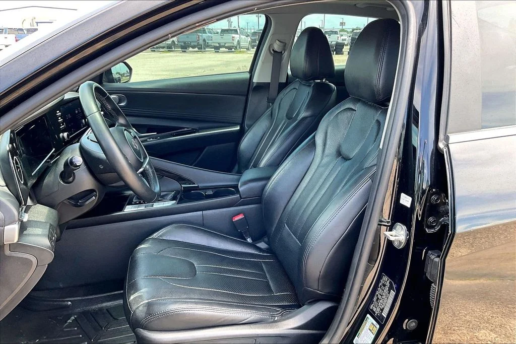 Used 2022 Black Hyundai SEL image 17