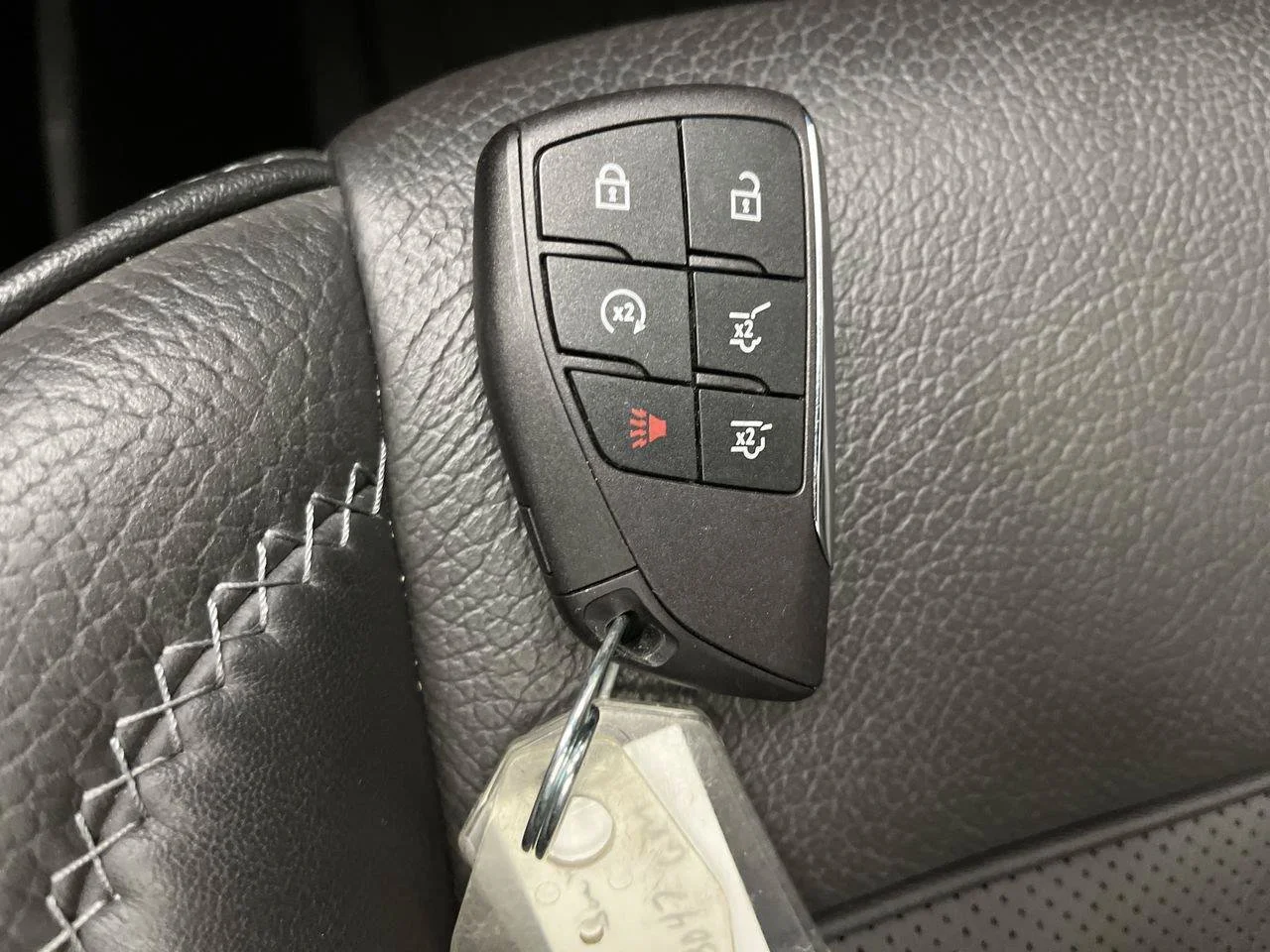 2023 GMC Yukon Denali - Photo 29