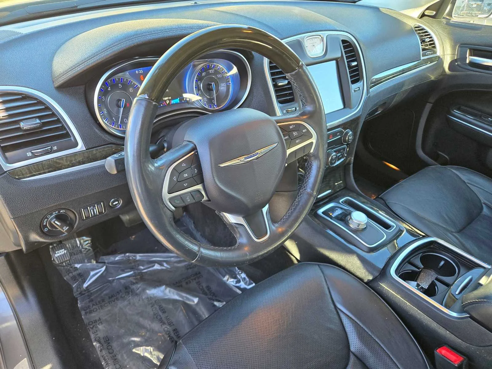 Used 2016  Chrysler 300C image 10