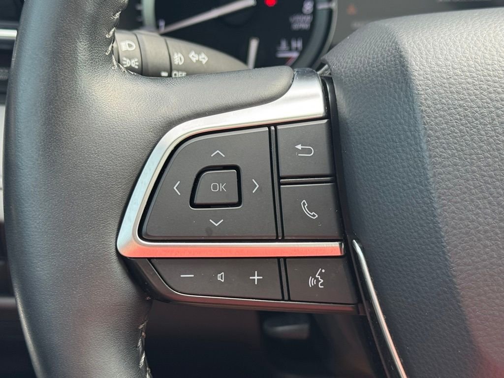 Used 2021  Toyota Platinum image 26