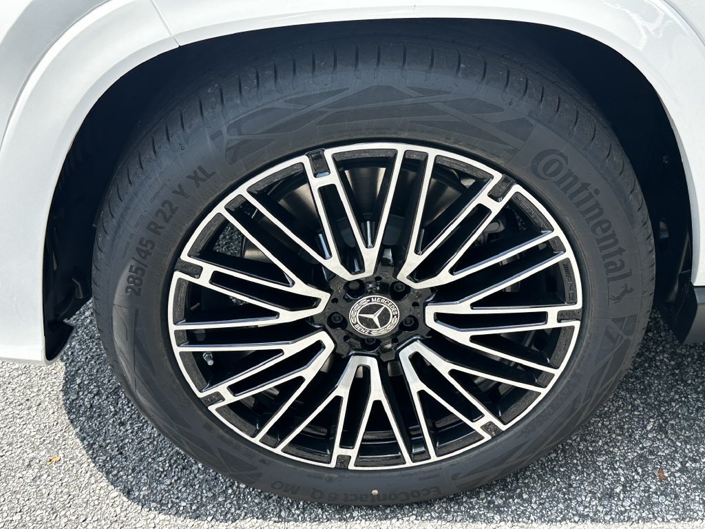 New 2027 MANUFAKTUR Moonlight White Metallic Mercedes-Benz GLS 450 image 51