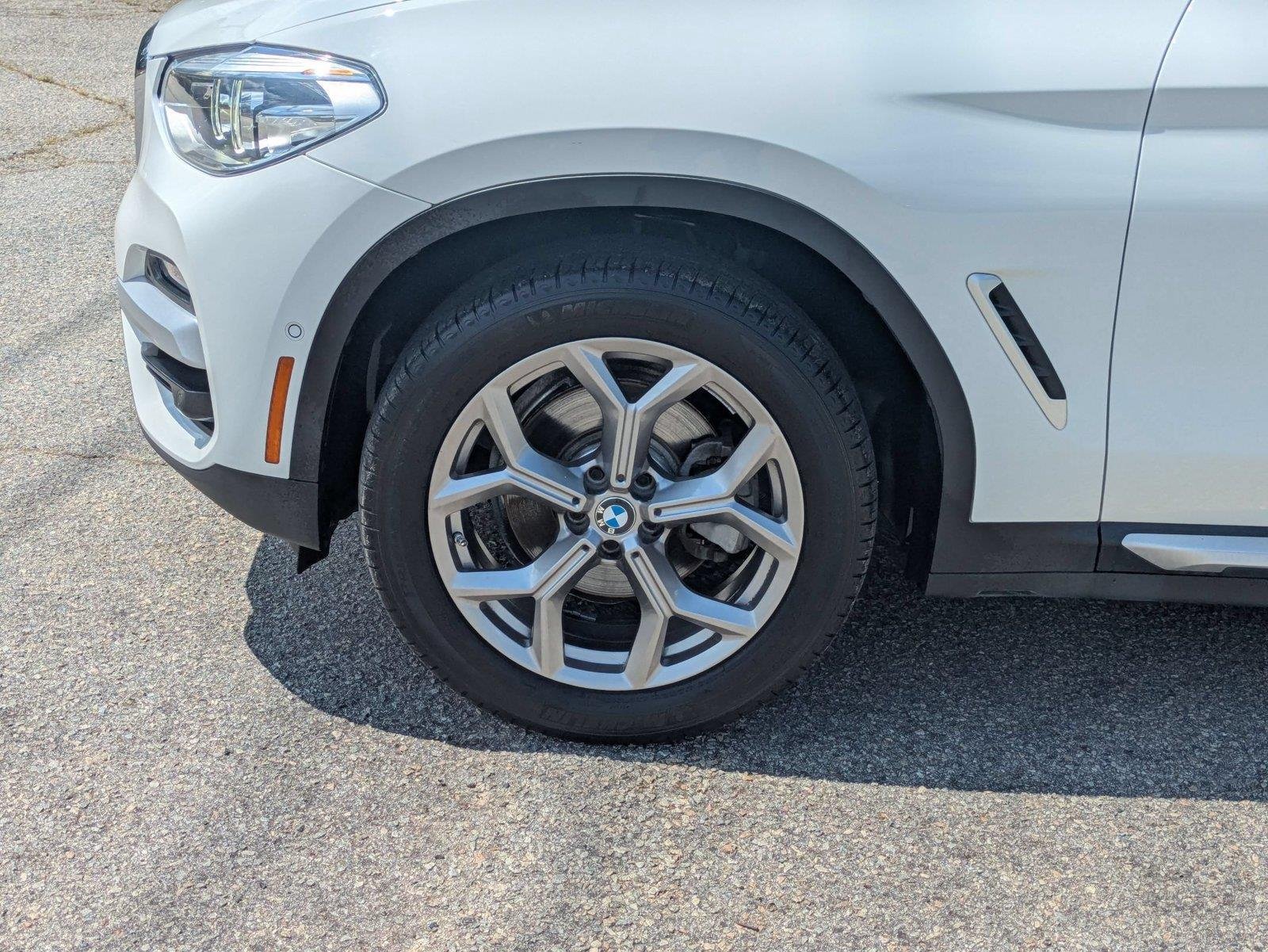 Used 2020 Alpine White BMW sDrive30i image 9