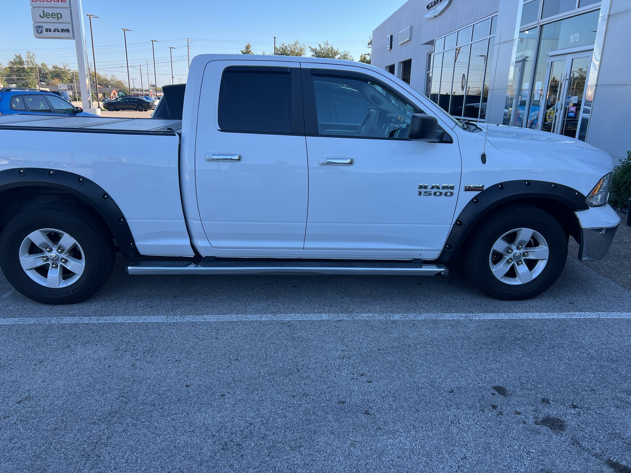 Used 2018 Bright White Clearcoat Ram SLT image 10