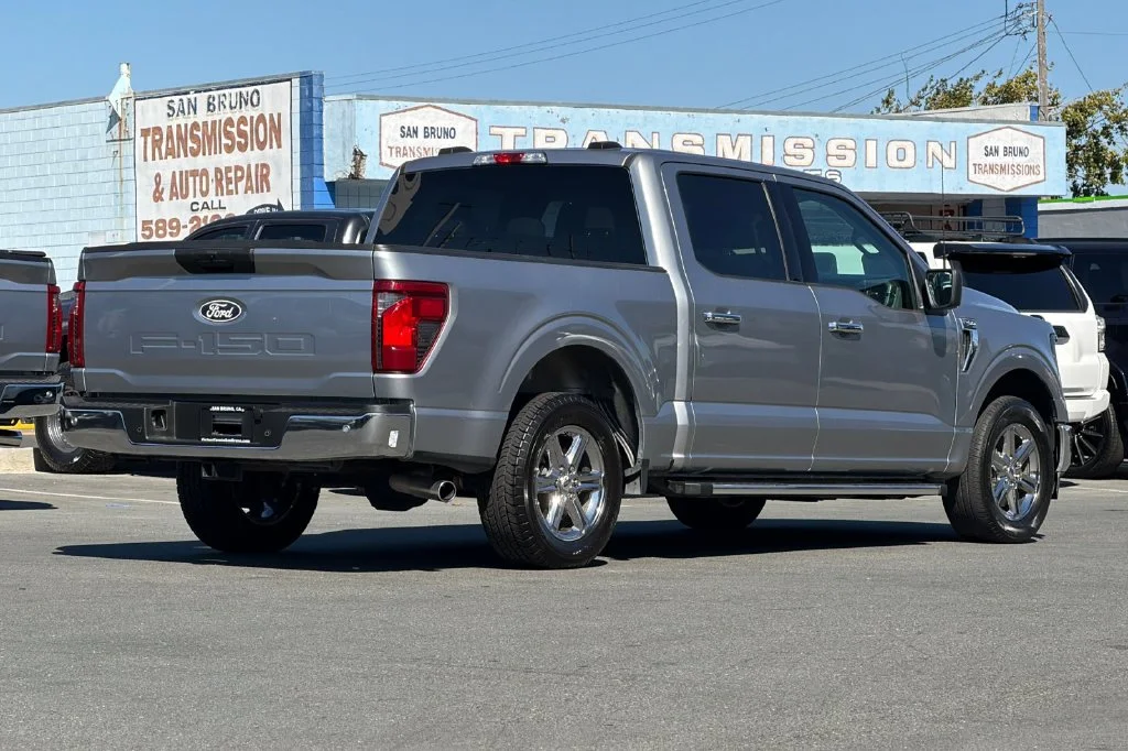 Used 2025 Silver Metallic Ford XLT image 4