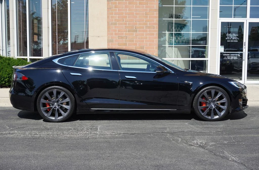 Used 2019  Tesla Performance image 7