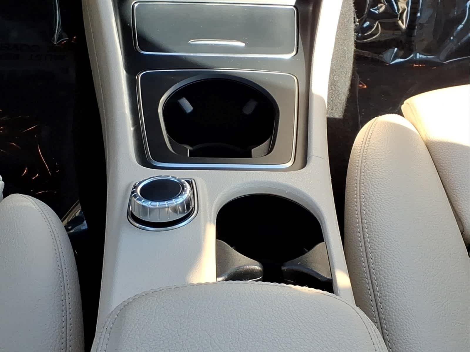 Used 2019 Polar White Mercedes-Benz GLA 250 image 27