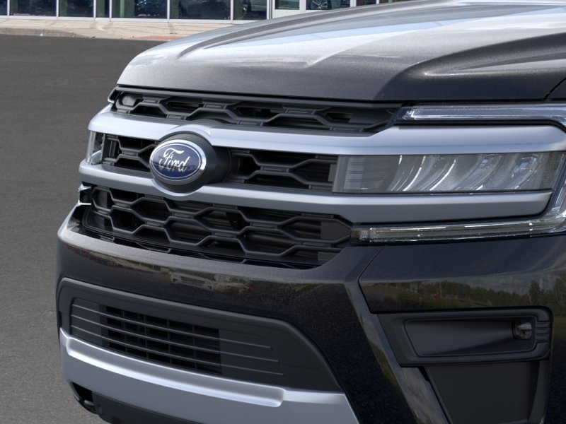 New 2022 Agate Black Metallic Ford XLT MAX image 17