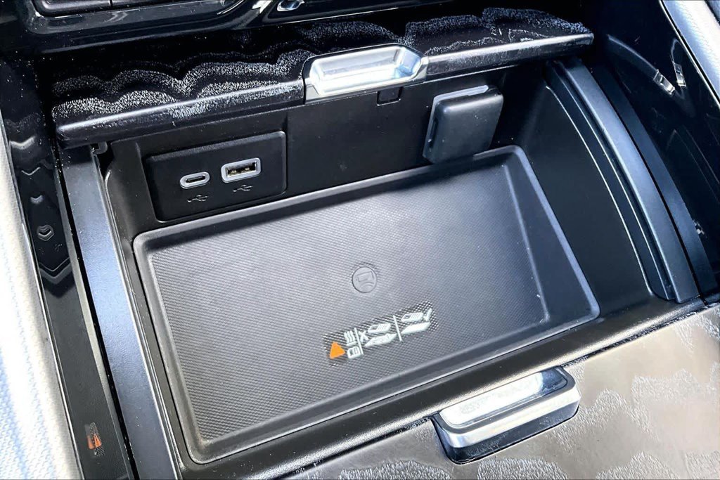 Used 2023 Silver GMC Denali image 32