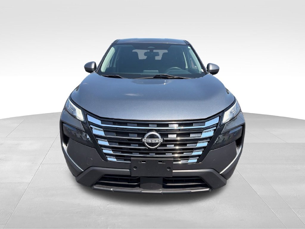 Used 2024 Gray Nissan SV image 8