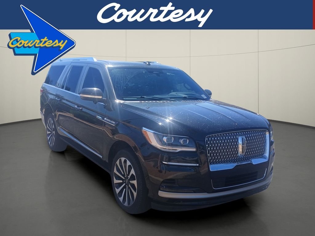 Used 2023 Black Lincoln Reserve image 1