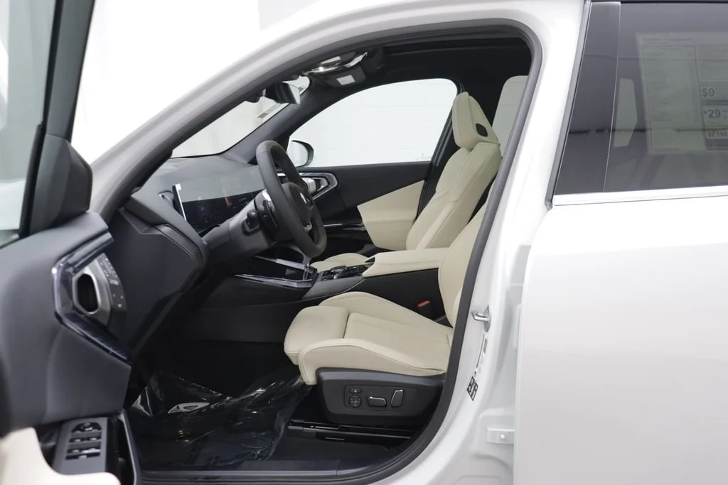New 2026 MINERAL WHITE BMW 30 xDrive image 6