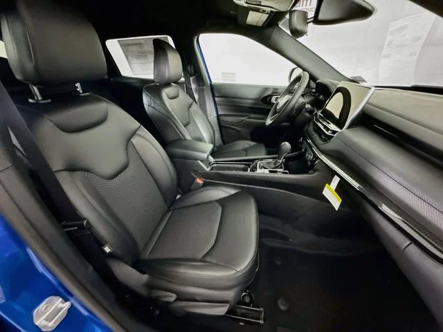 New 2026 Blue Jeep Latitude image 25