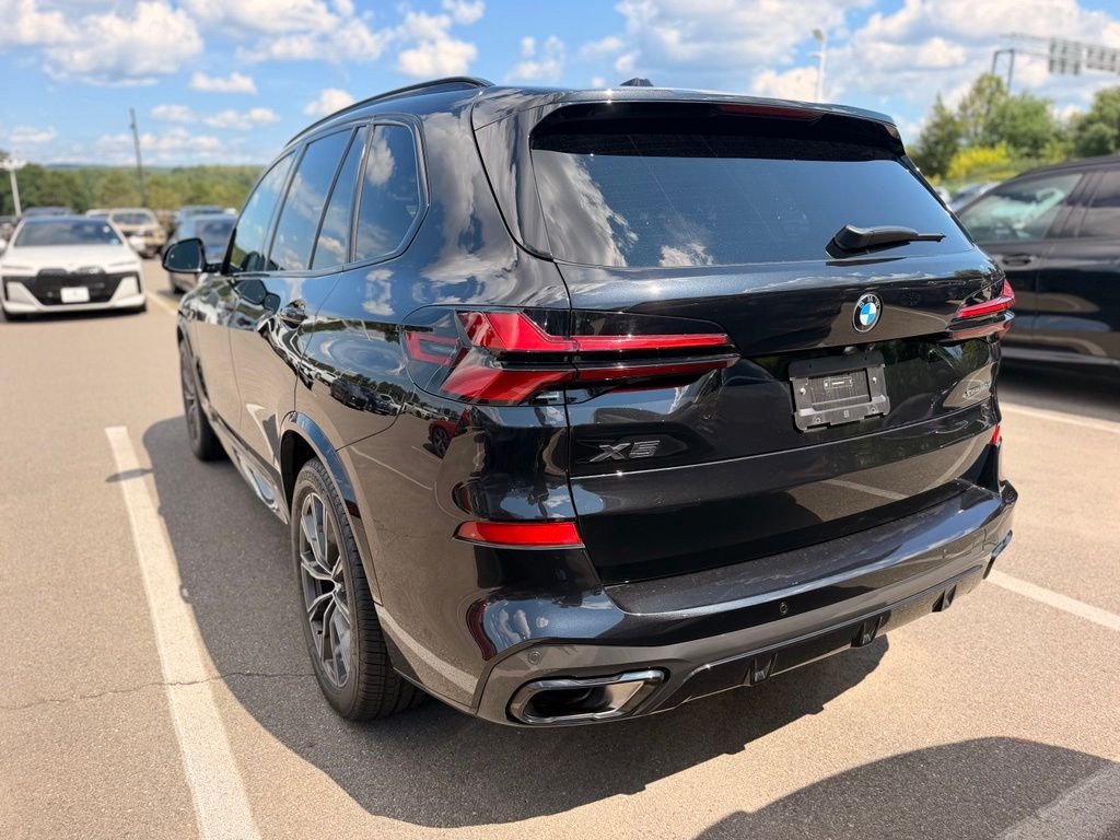 Used 2026 Black Sapphire Metallic BMW xDrive40i image 3
