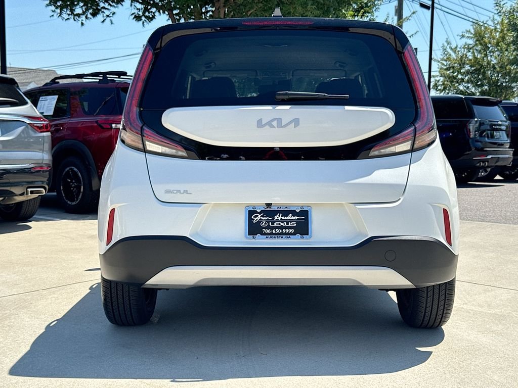 Used 2025 Snow White Pearl Kia LX image 7