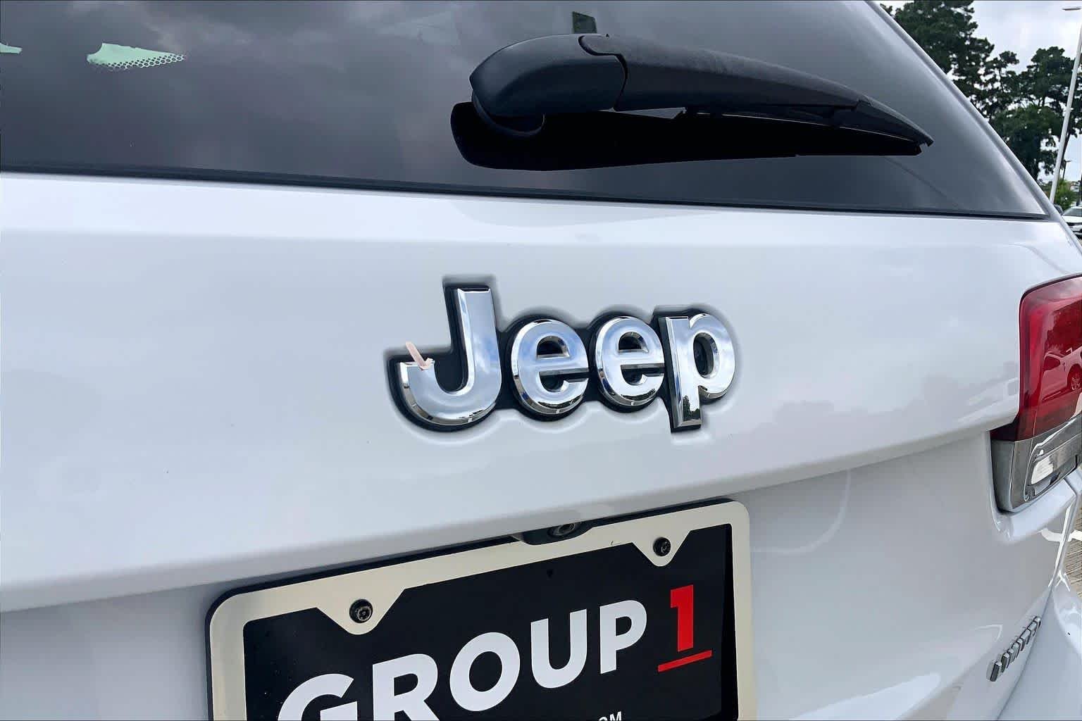 Used 2015 Bright White Clearcoat Jeep Limited image 30