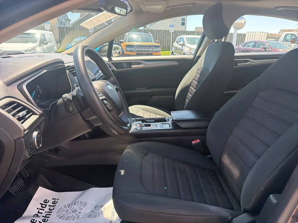 Used 2019 Gray Ford SE image 22