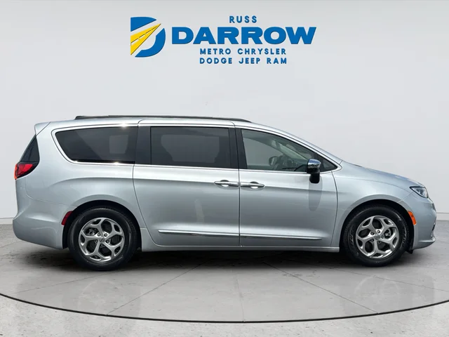 Used 2023 Silver Chrysler Limited image 6