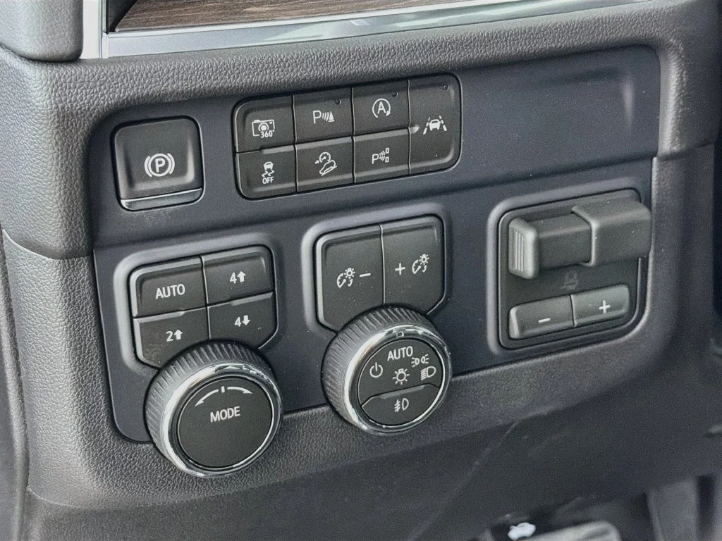 2026 Chevrolet Tahoe Z71 - Photo 11