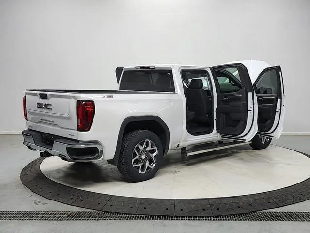 Used 2023 White Frost Tricoat GMC SLT image 15