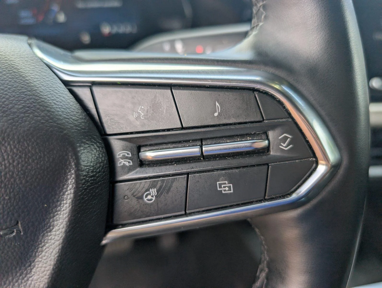 Used 2025 Lakeshore Blue Metallic Chevrolet LT image 23