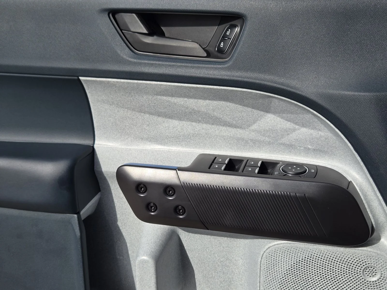 New 2026 Oxford White Ford XLT image 15