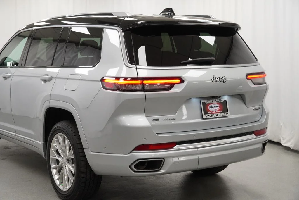 Used 2021 Silver Jeep Summit image 23