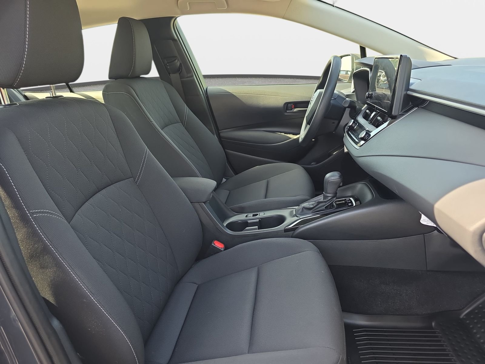 2026 Toyota Corolla LE - Photo 10