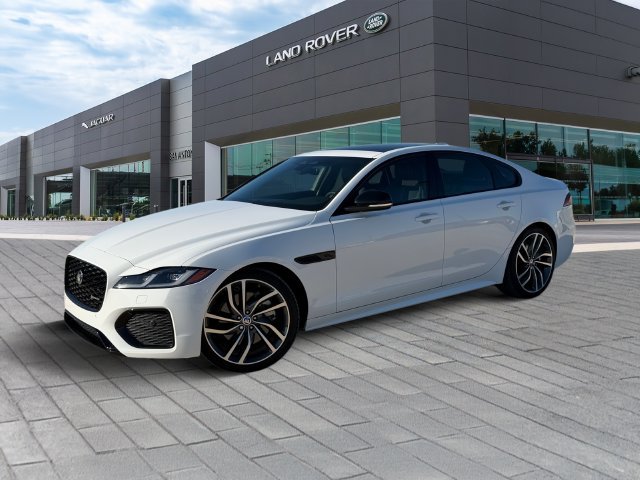 Used 2024  Jaguar R-Dynamic SE image 1