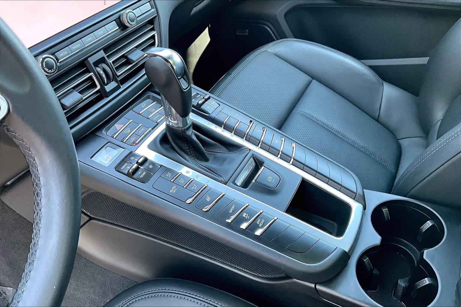 Used 2021 Night Blue Metallic Porsche  image 17