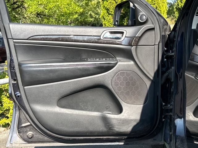 Used 2011 Blackberry Pearlcoat Jeep Laredo image 16