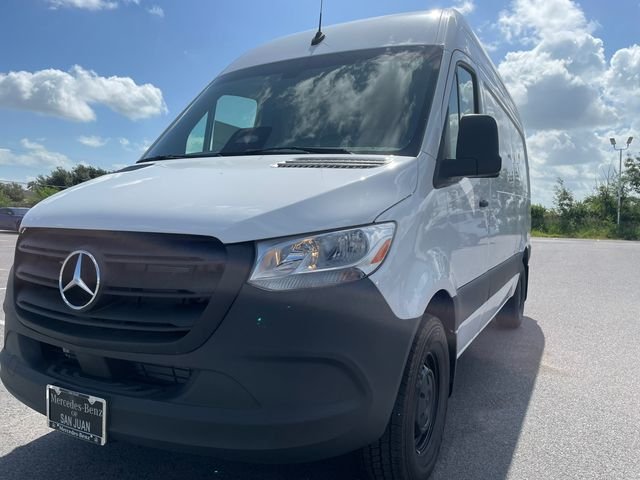 New 2025 Arctic+White Mercedes-Benz Cargo 144 WB image 28