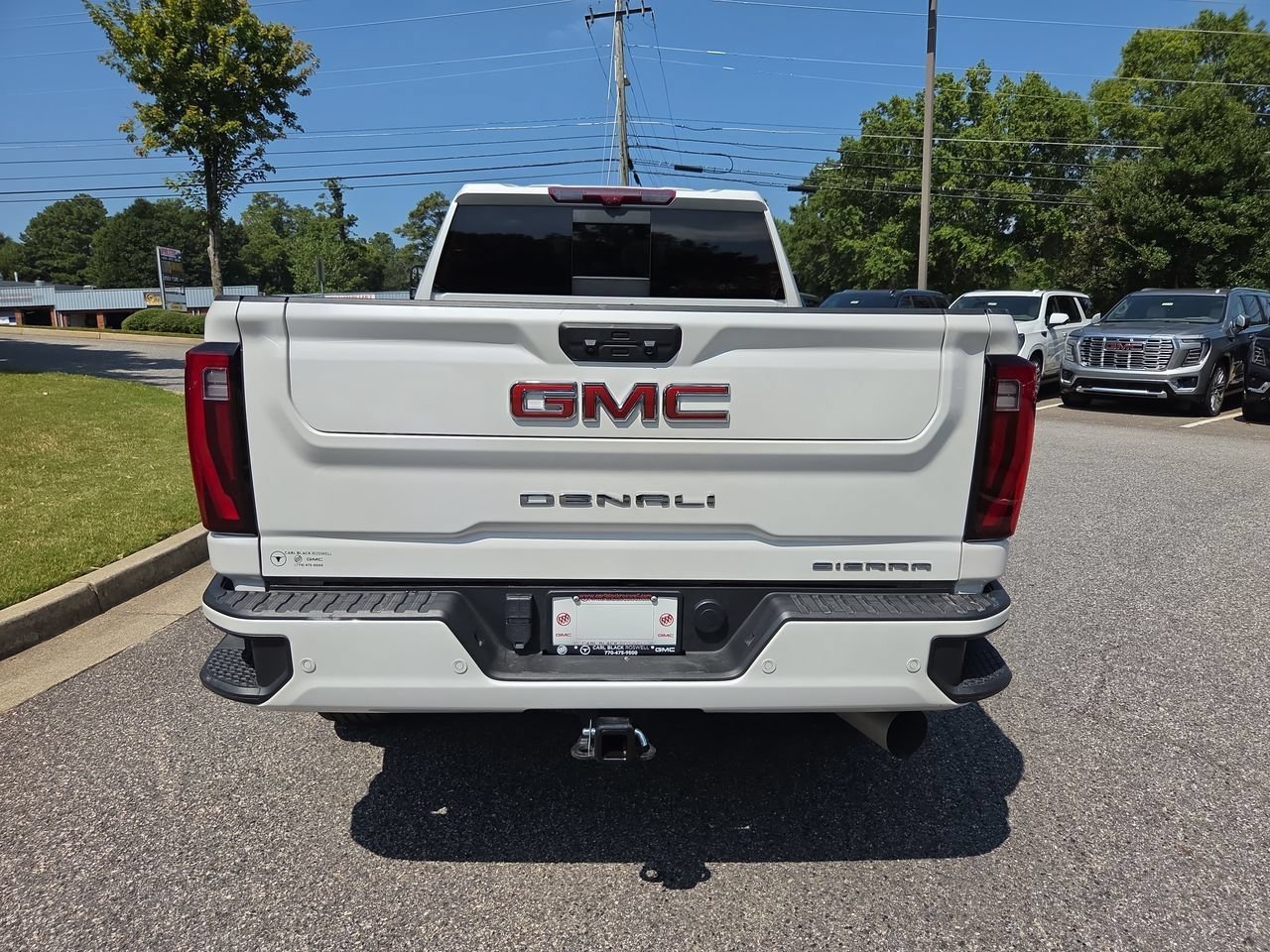 Used 2024 White Frost Tricoat GMC Denali image 7