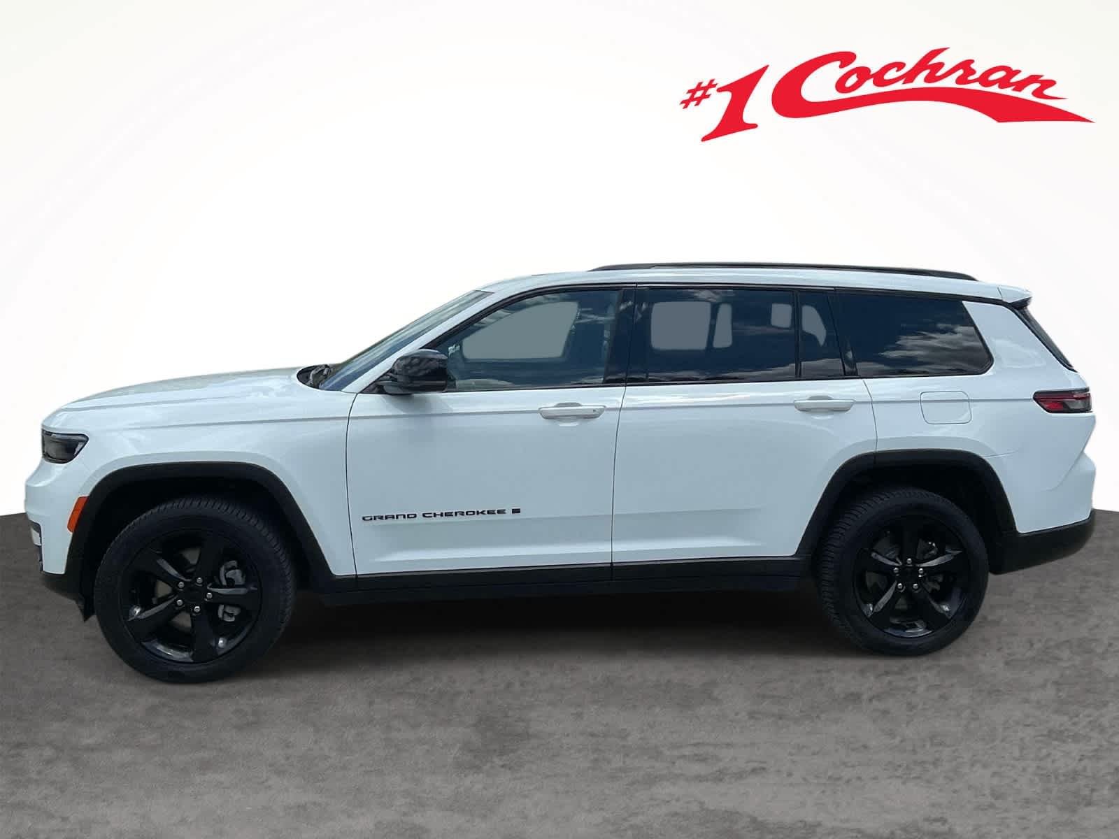 Used 2023 Whi/white Jeep Altitude image 10