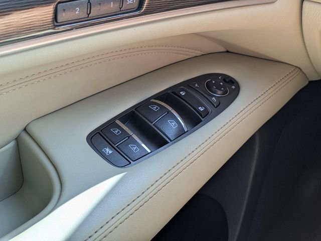 Used 2016 White INFINITI Base image 25