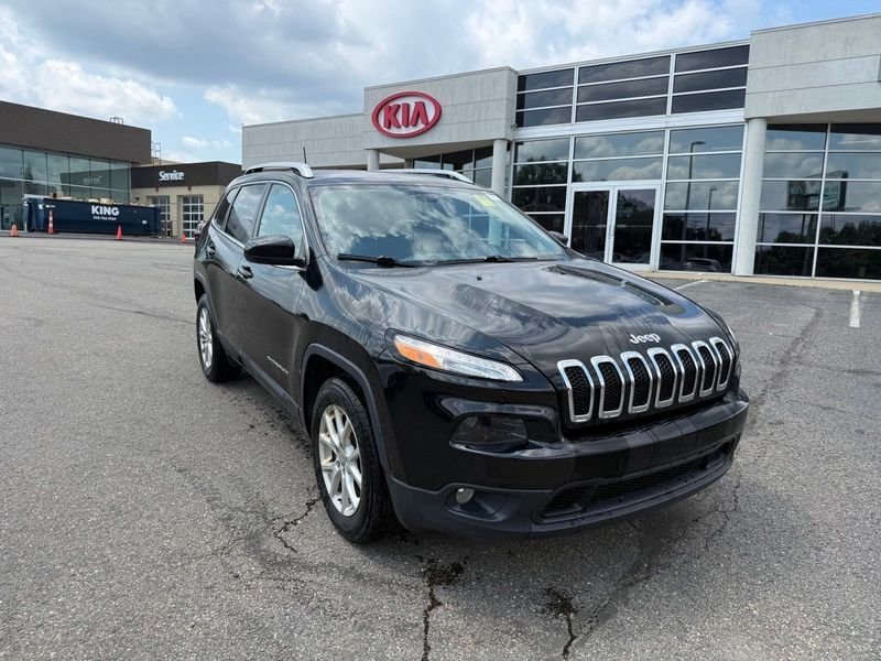 Used 2017 Black Jeep Latitude image 4