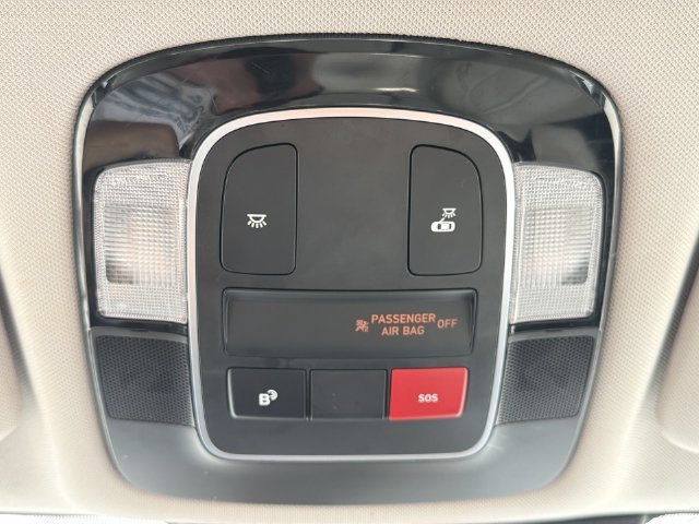 Used 2025 White Hyundai SEL image 30