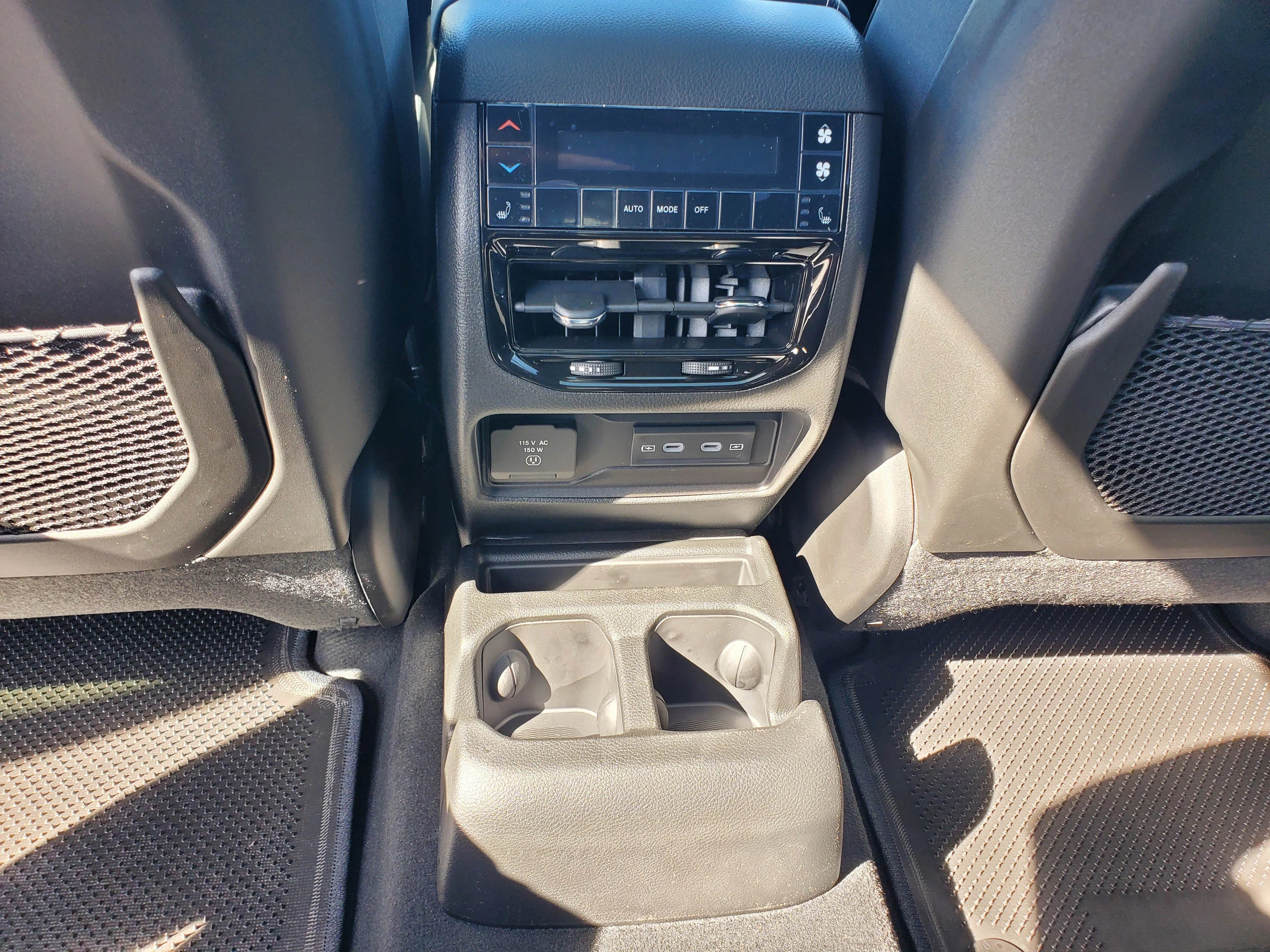 New 2026 Silver Zynith Exterior Paint Jeep Altitude image 17
