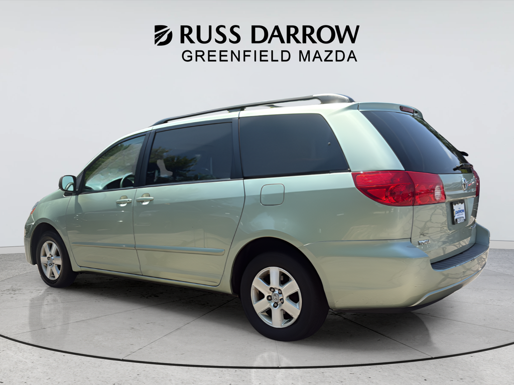 Used 2009  Toyota LE image 3