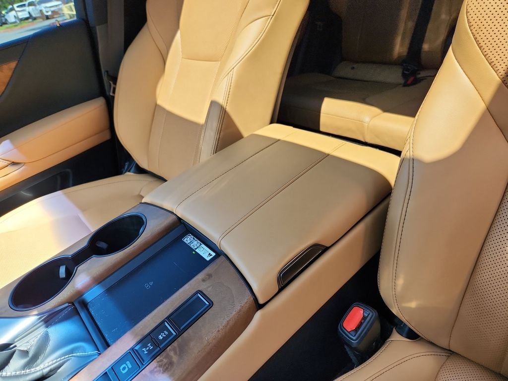 Used 2024 Green Lexus 600 Premium image 27