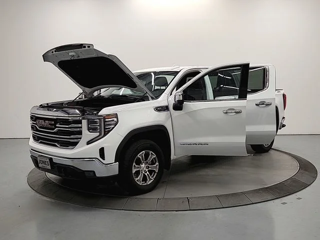 Used 2025 White GMC SLT image 11