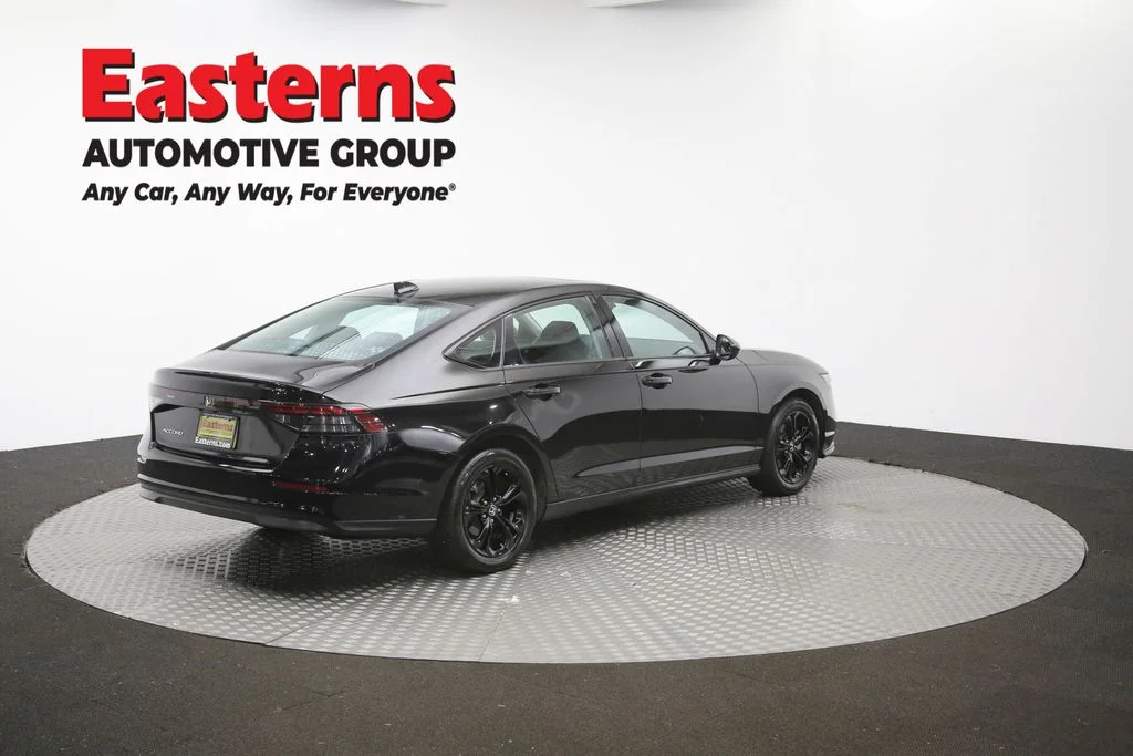 Used 2025 Black Honda SE image 35